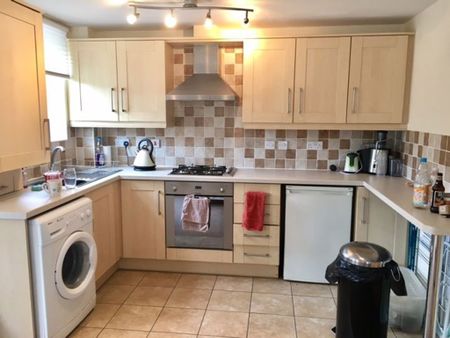 TOWN CENTRE ONE BED WITH PARKING (P06185) - Photo 4