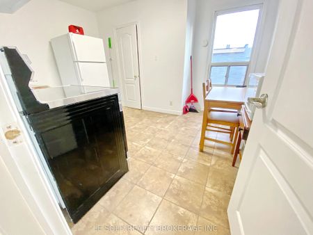 81 Hallam Street #Room 202 - Photo 3