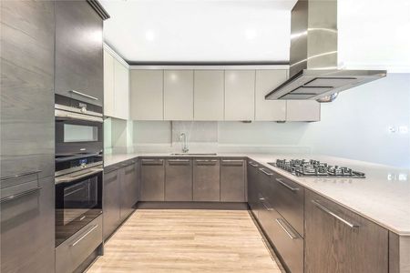 A luxury first floor Apartment set within the grounds of Englemere Estate. - Photo 4