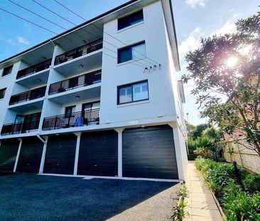 BRIGHT APARTMENT IN ULTRA CONVENIENT LOCATION - Photo 1