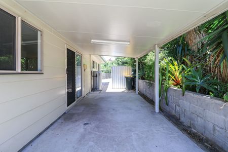 NEAT 3 BEDROOM HOME WITH 2 GARDEN SHEDS IN QUIET CUL-DE-SAC - Photo 4