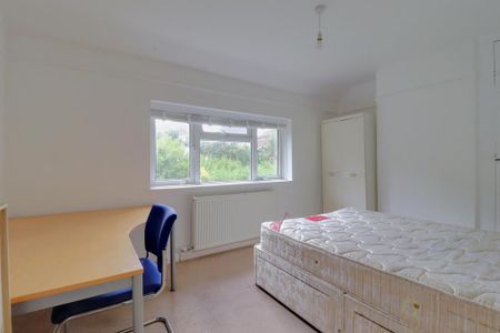 5 bedroom end of terrace house to rent - Photo 4