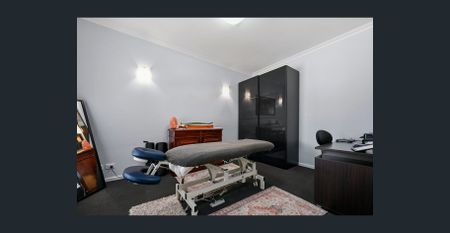 Charming 3- bedroom home - Photo 4