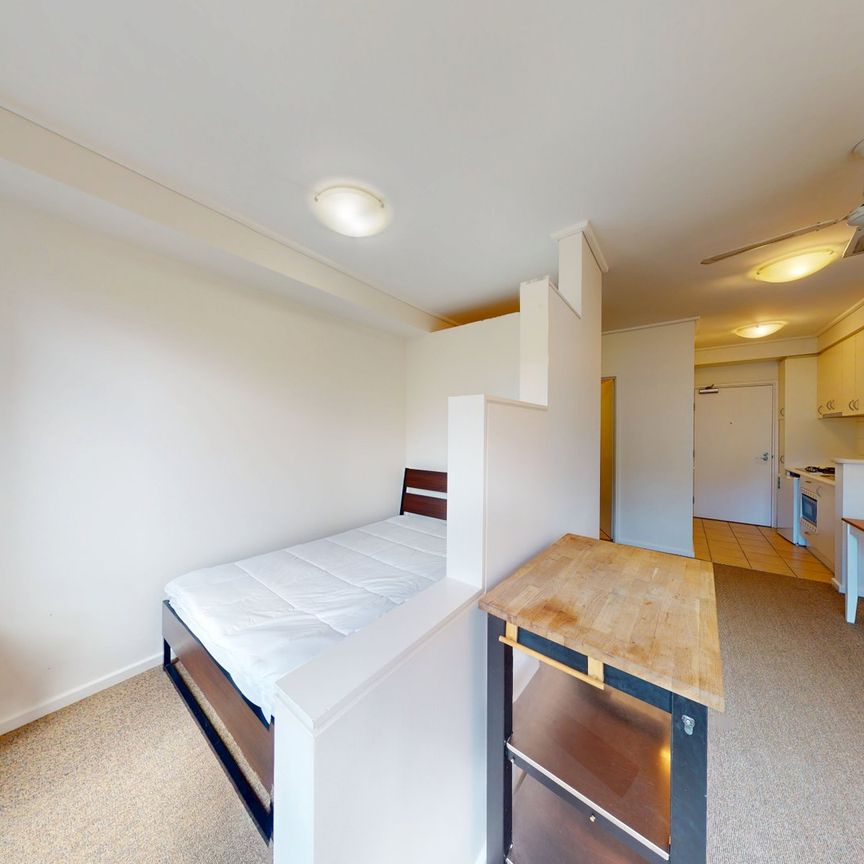Fully Furnished Studio with Resort-Style Facilities on Lygon Street - Photo 1