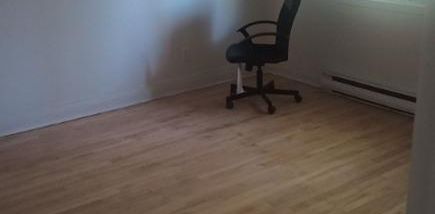 5 1/2 semi-meublé rénové à louer - Photo 2