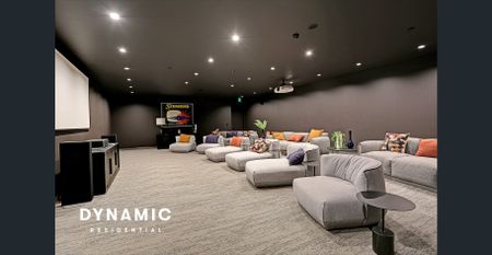 Stylish 2-Bedroom, 2-Bathroom Apartment with Parking in Trendy West End - Photo 2