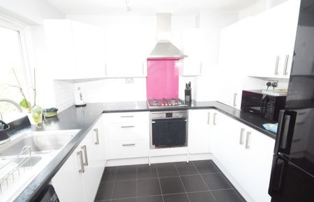 2 bedroom maisonette to rent - Photo 4