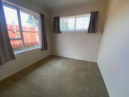 2 bedroom unit + garage - Photo 5