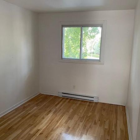 4 1/2 - Laval - 1 400 $/mois - Photo 3