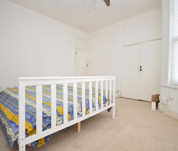 3 bedroom end of terrace house to rent - Photo 2
