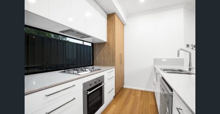 Stylish Courtyard Home with Designer Finishes - Photo 2