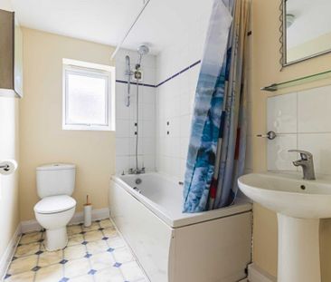 2 bed Flat for rent - Photo 6