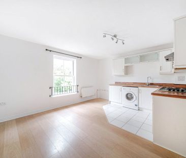 1 Bedroom Flat / Apartment - Winton Close, Winchester - Photo 3