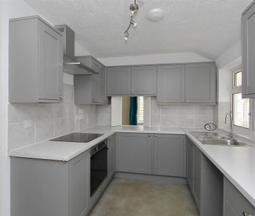 3 bedroom detached bungalow to rent - Photo 4