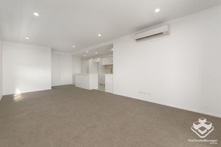 2 bed, 2 bath fully air con avail 2/12/2025 - Photo 2