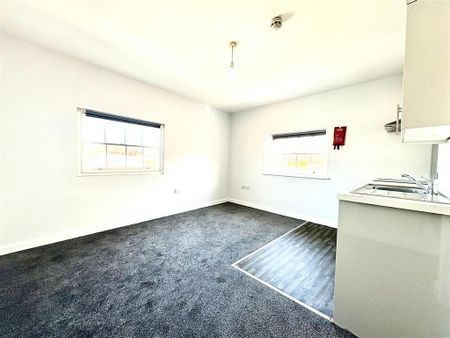 Studio to rent - Photo 2