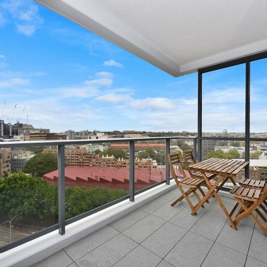 Unbeatable location from amazing fully furnished Darling Harbour apartment - Photo 1