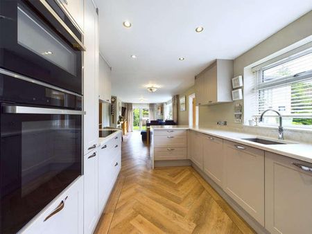 Lowes Close, Stokenchurch, Buckinghamshire, HP14 - Photo 3