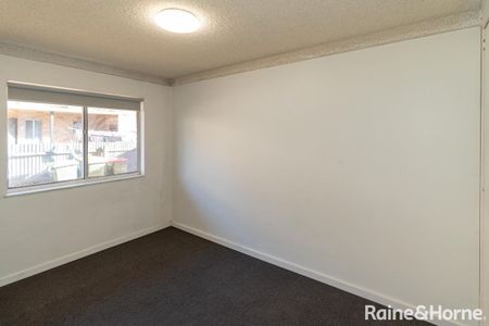 LOW MAITENANCE UNIT LIVING - Photo 4