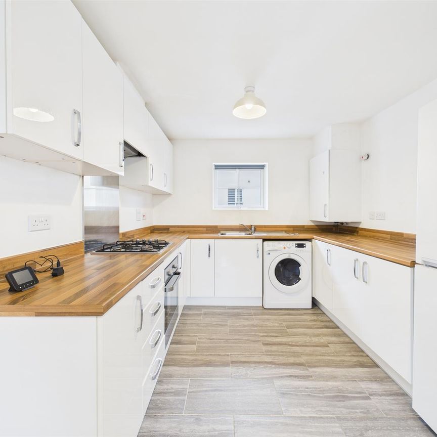 Percivale Close, Ifield - Photo 1