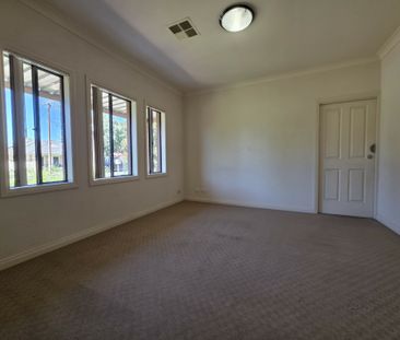 GREAT FAMILY HOME, GREAT LOCATION! - Photo 4