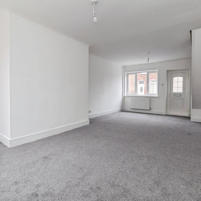 2 bedroom end of terrace house to rent - Photo 1