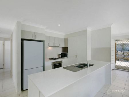 Modern and Spacious Duplex in a Convenient Location - Photo 4