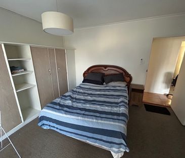 Burwood - Photo 4