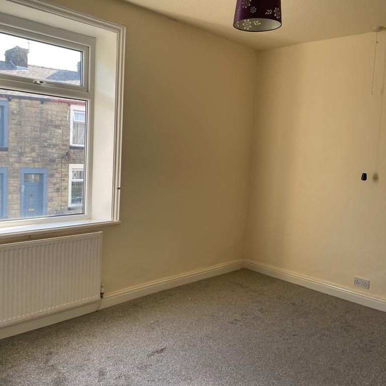 2 bedroom end of terrace house to rent - Photo 1