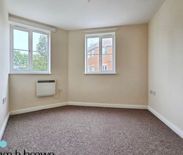 Chafford Hundred - Photo 4