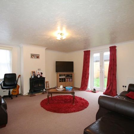 2 bedroom end of terrace house to rent - Photo 4