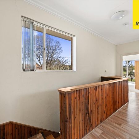 Large 4 bedroom home with separate 1 bedroom granny flat - Photo 4