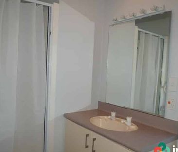 Bright Sunny Two Storey Townhouse - Photo 4