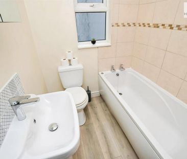 3 bedroom terraced house to rent - Photo 6