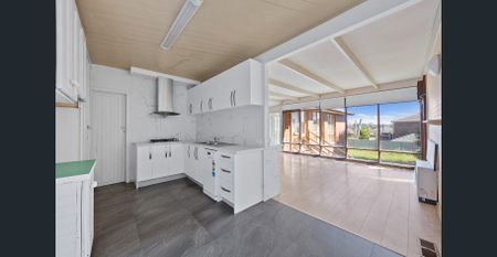 spacious 4-bedroom home, Glen Waverley Secondary College (STSA). - Photo 3