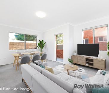 Sun Filled 2 Bedroom Unit - Photo 1
