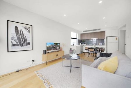 Stylish Fully Furnished 2-Bedroom Apartment with Park Views & Prime Location - Photo 4