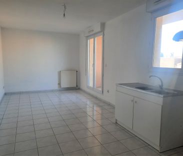 Location Appartement 2 pièces 38m² MARSEILLE 3ème - Photo 1