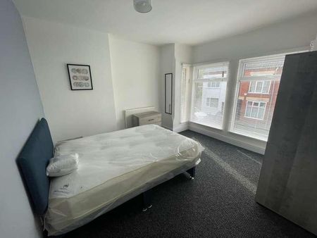 St. Saviours Road, Coalville, Leicestershire, LE67 - Photo 5