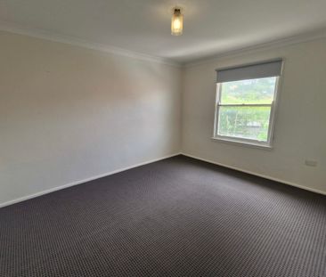 Beautifully Presented 2 bedroom unit - Photo 4