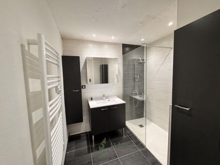 Location Appartement 4 pièces 91m² ROANNE 42300 - Photo 5