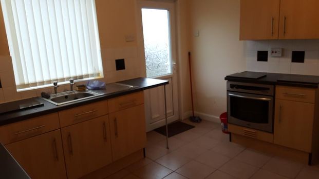 2 bedroom terraced house to rent - Photo 1