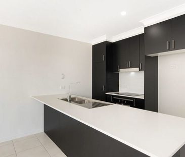 Low-Maintenance Modern Comfort in the Heart of Oonoonba! - Photo 6