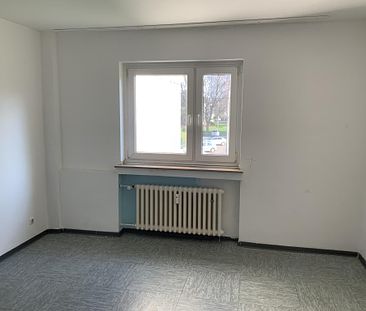 Wir renovieren für Sie! Große 2 Zimmerwohnung mit 2 Balkonen und mit barrierefreiem Zugang - Photo 2