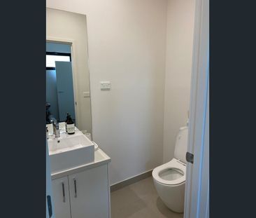 2 Bedroom townhouse in prime location of Seaford! - Photo 4