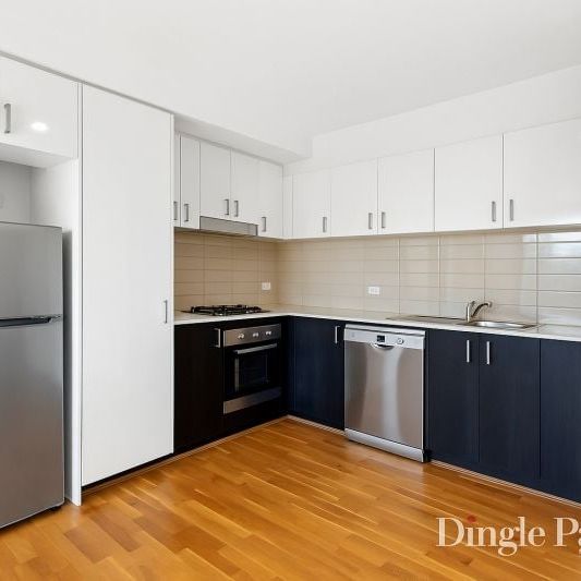 Stylish Modern Apartment in Prime Hughesdale Location - Photo 1