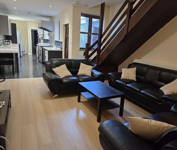 6 bedroom terraced house to rent - Photo 1