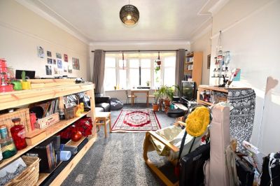 2 bedroom Flat in Otley Road, Leeds - Photo 2
