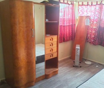 Wentworthville - Photo 2