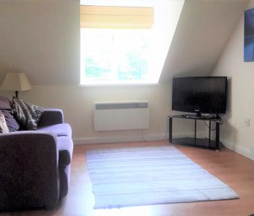 One Bedroom Flat to Let in Beaconsfield – 1 Mile from New Town - Photo 3